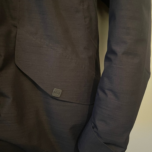 Black Helly Hansen Winter Coat with Fur Lining on Hood - Picture 3 of 5